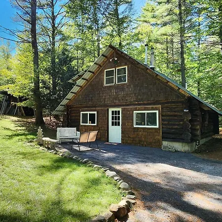 Cozy Elizabethtown Cabin With Fire Pit!